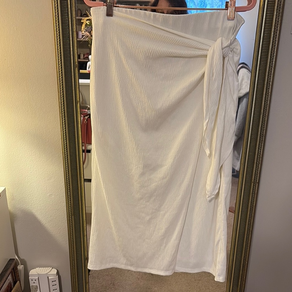 Elegant Cream Target A New Day faux Wrap Skirt- size L